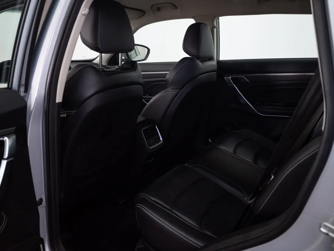Geely Azkarra — foto 13 de 19