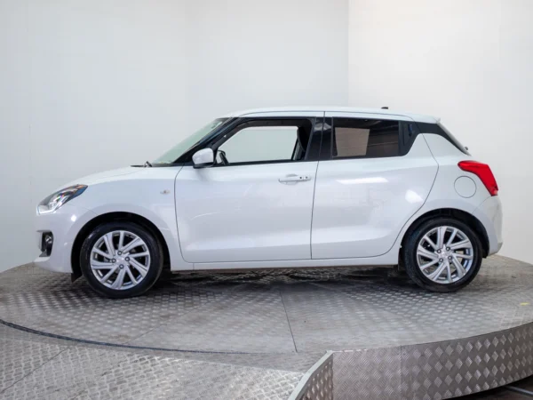 SUZUKI SWIFT 2024 usado — Pompeyo Carrasco — foto 3