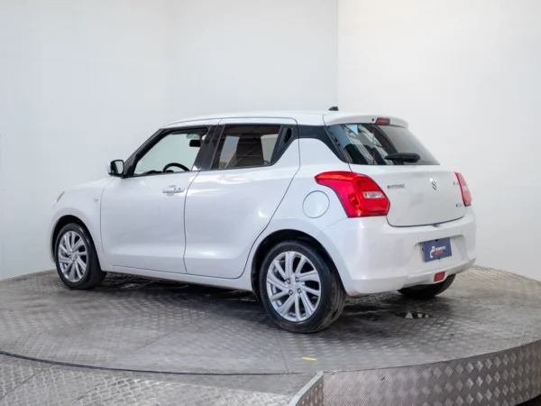SUZUKI SWIFT 2024 usado — Pompeyo Carrasco — foto 4