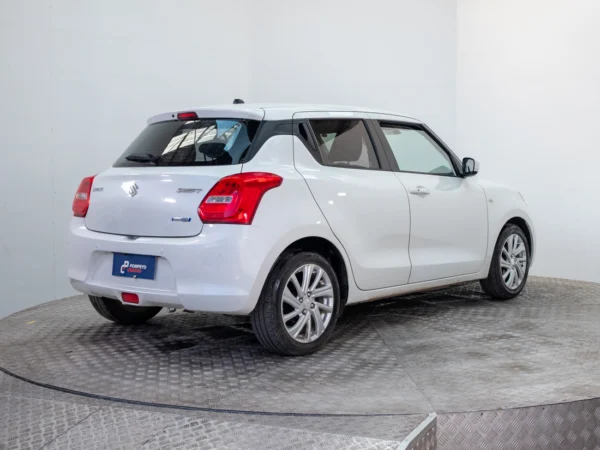 SUZUKI SWIFT 2024 usado — Pompeyo Carrasco — foto 6