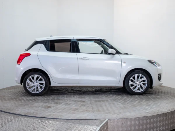 SUZUKI SWIFT 2024 usado — Pompeyo Carrasco — foto 7
