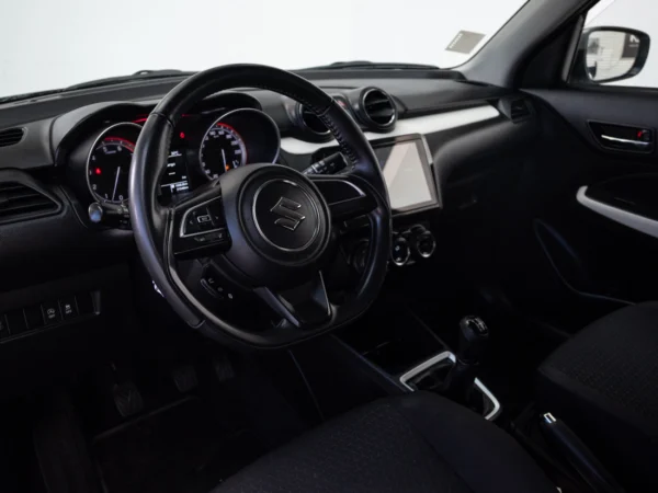 SUZUKI SWIFT 2024 usado — Pompeyo Carrasco — foto 10