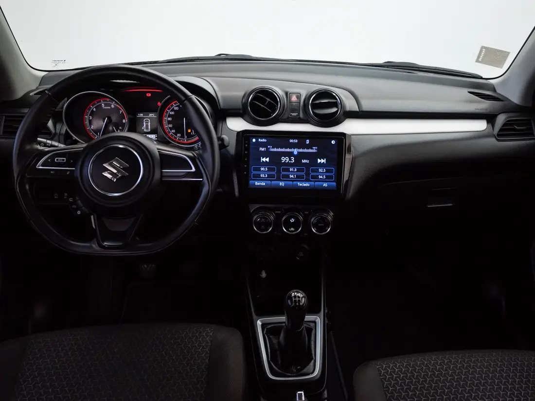 Suzuki Swift — foto 14 de 19