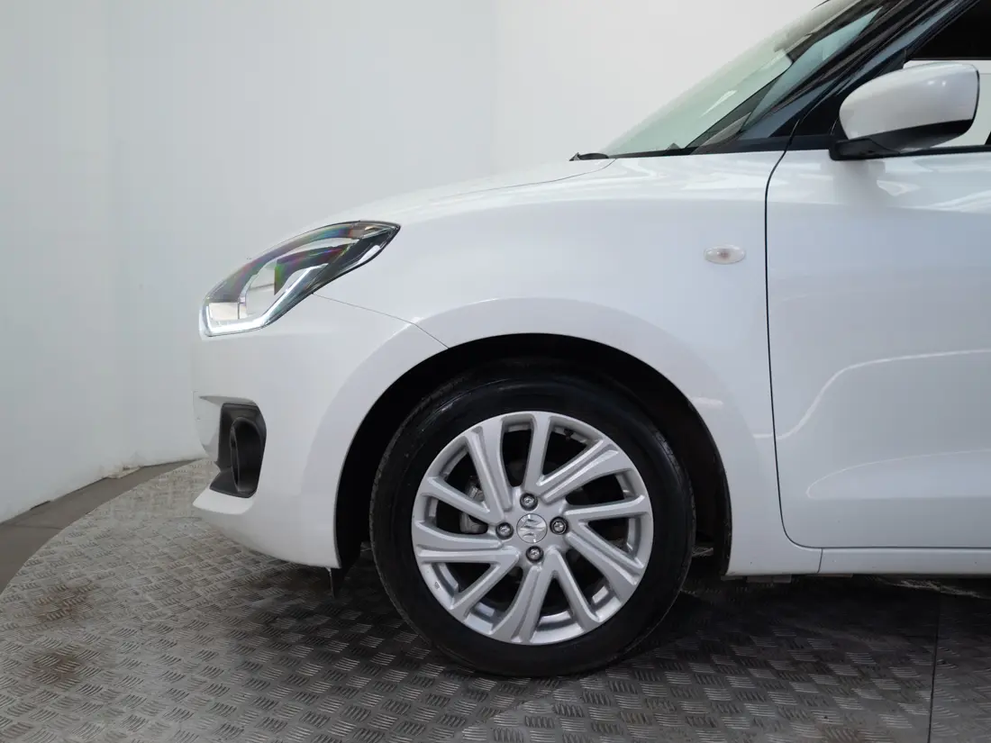 Suzuki Swift — foto 16 de 19
