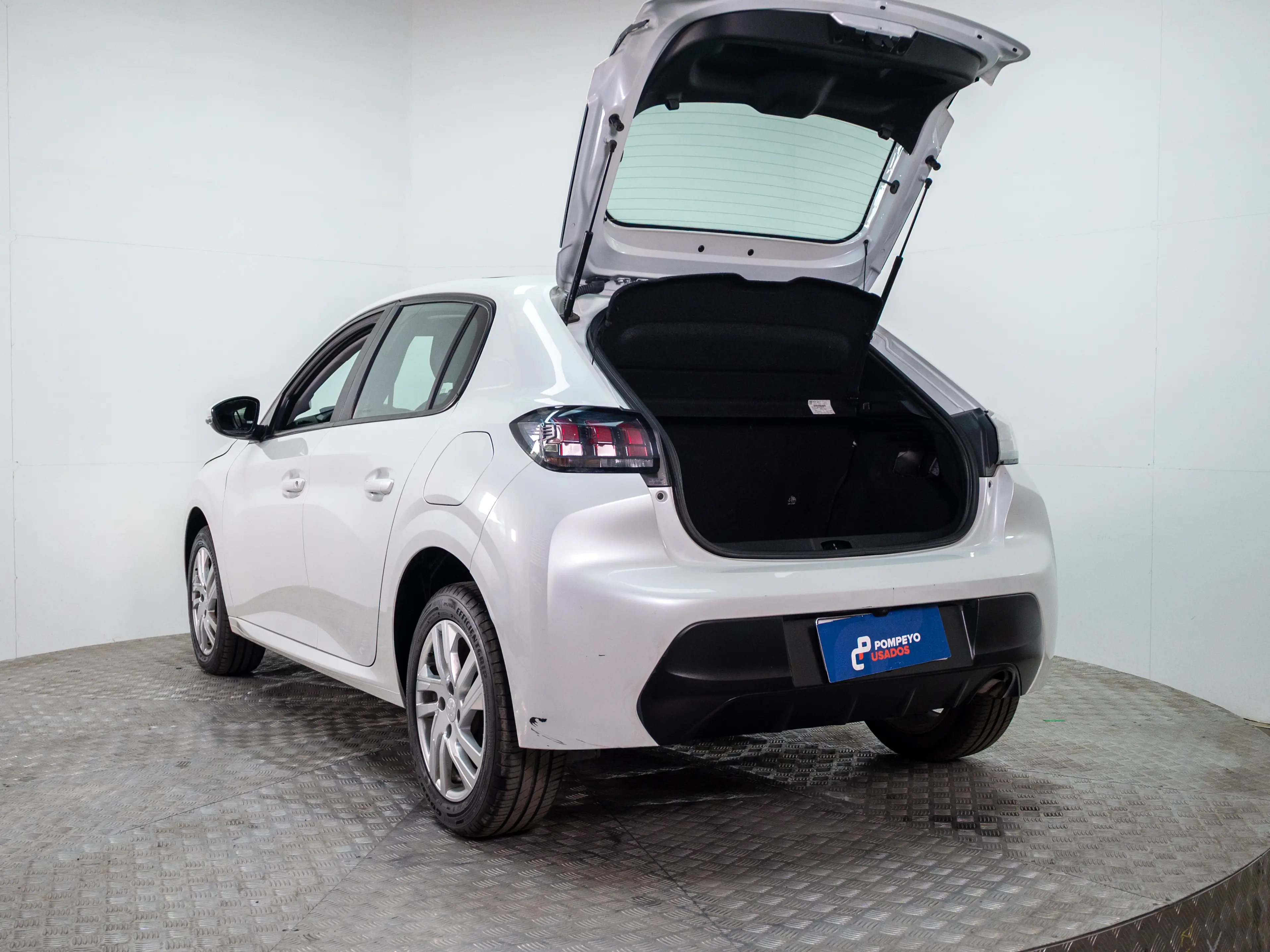 Peugeot 208 — foto 9 de 19