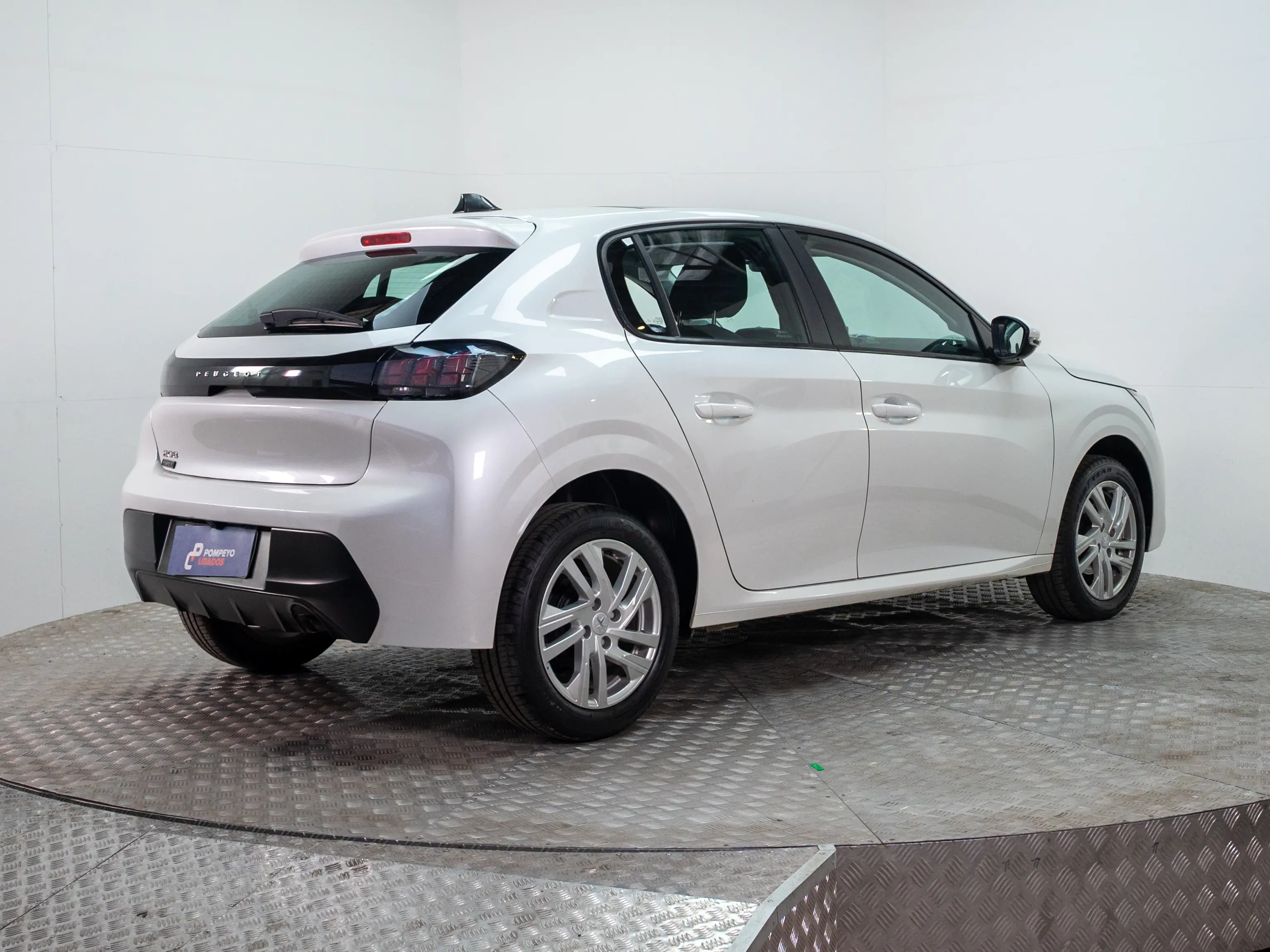 Peugeot 208 — foto 6 de 19