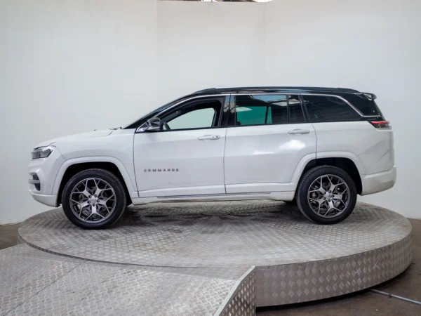 JEEP COMMANDER 2023 usado — Pompeyo Carrasco — foto 3