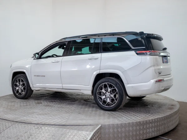 JEEP COMMANDER 2023 usado — Pompeyo Carrasco — foto 4