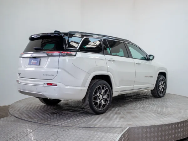 JEEP COMMANDER 2023 usado — Pompeyo Carrasco — foto 6