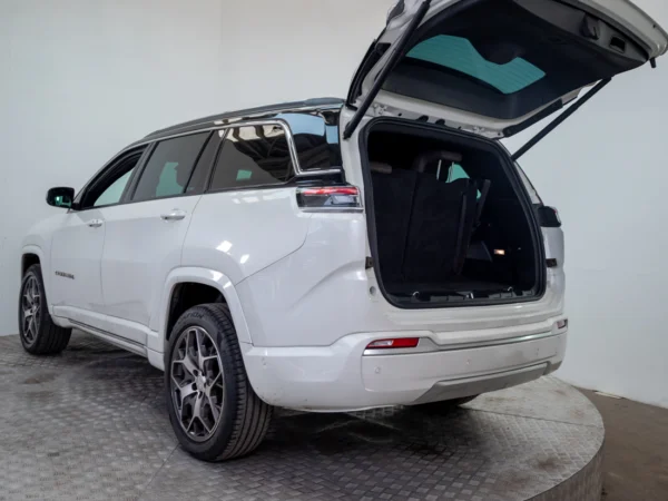 JEEP COMMANDER 2023 usado — Pompeyo Carrasco — foto 9