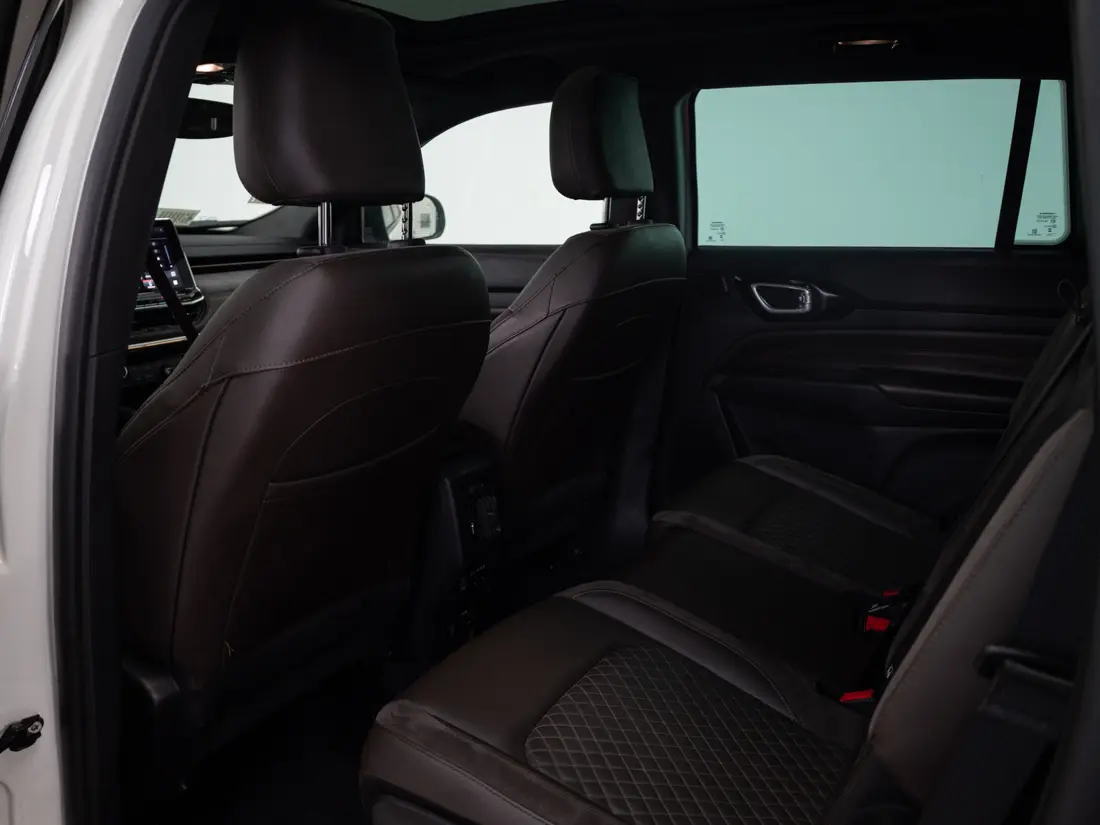 Jeep Commander — foto 13 de 19