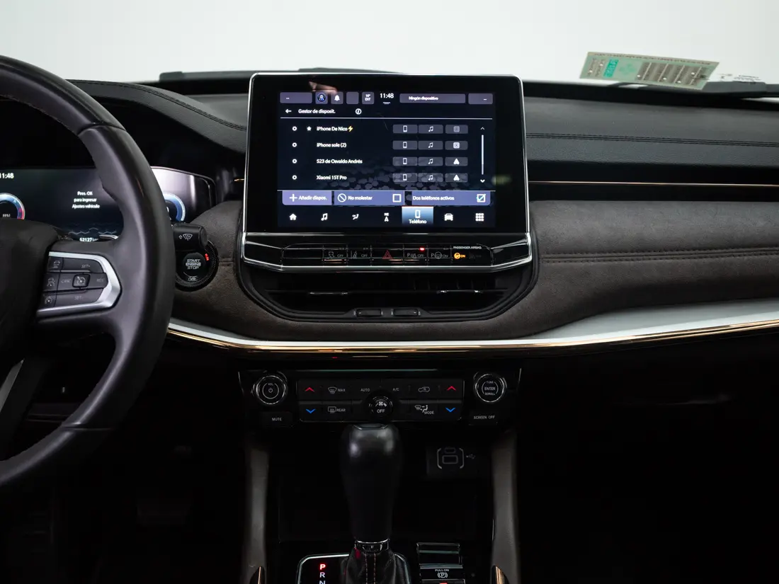 Jeep Commander — foto 16 de 19