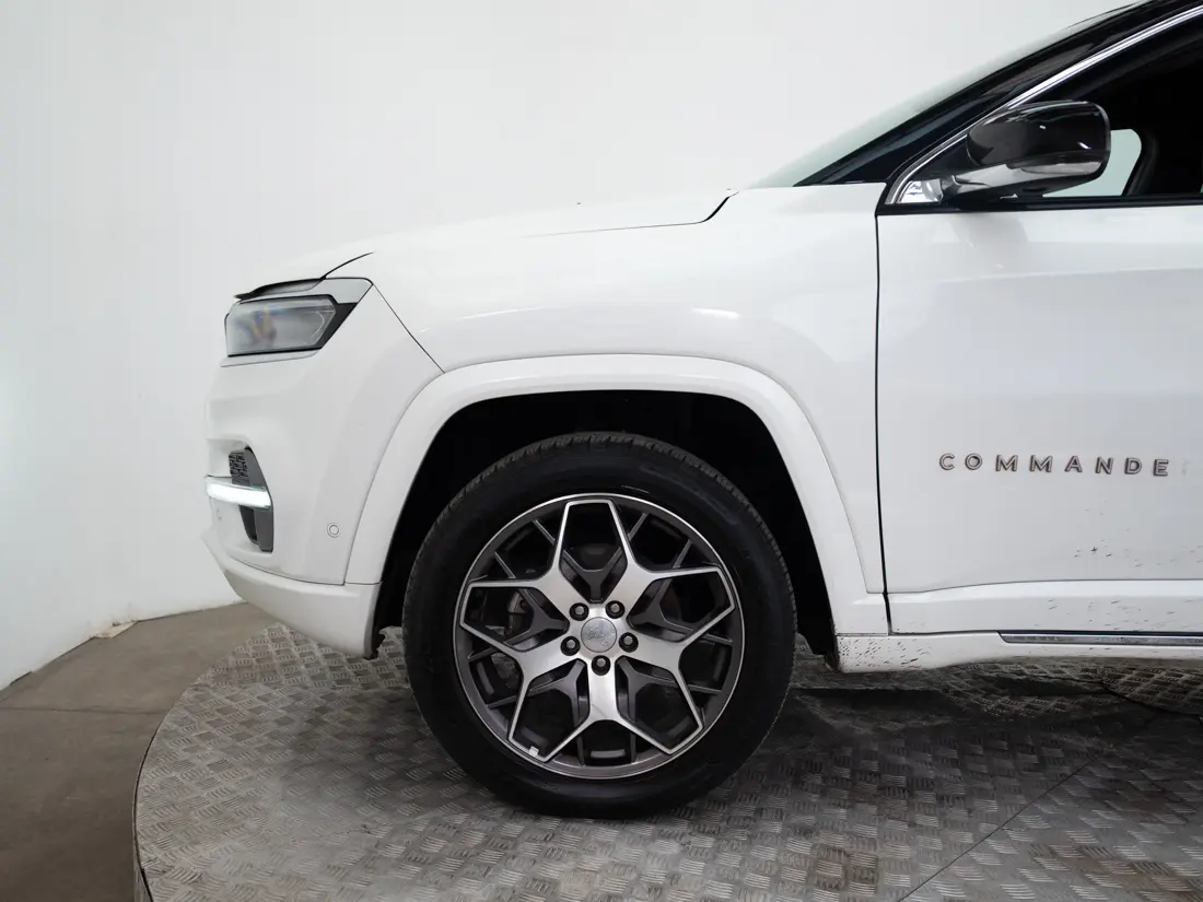 Jeep Commander — foto 17 de 19