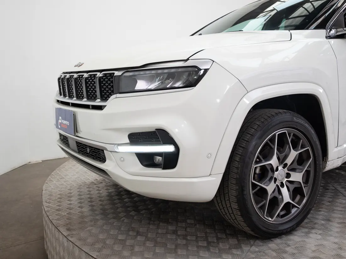Jeep Commander — foto 18 de 19