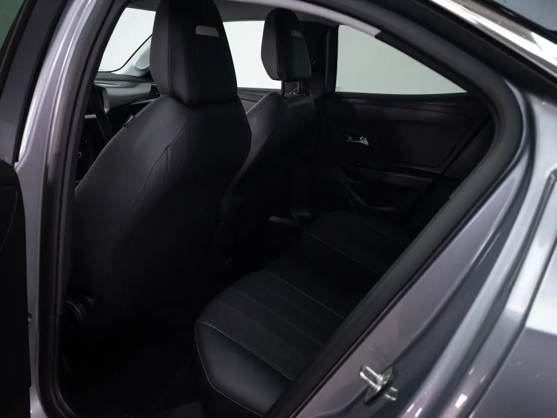 Opel Mokka — foto 13 de 19