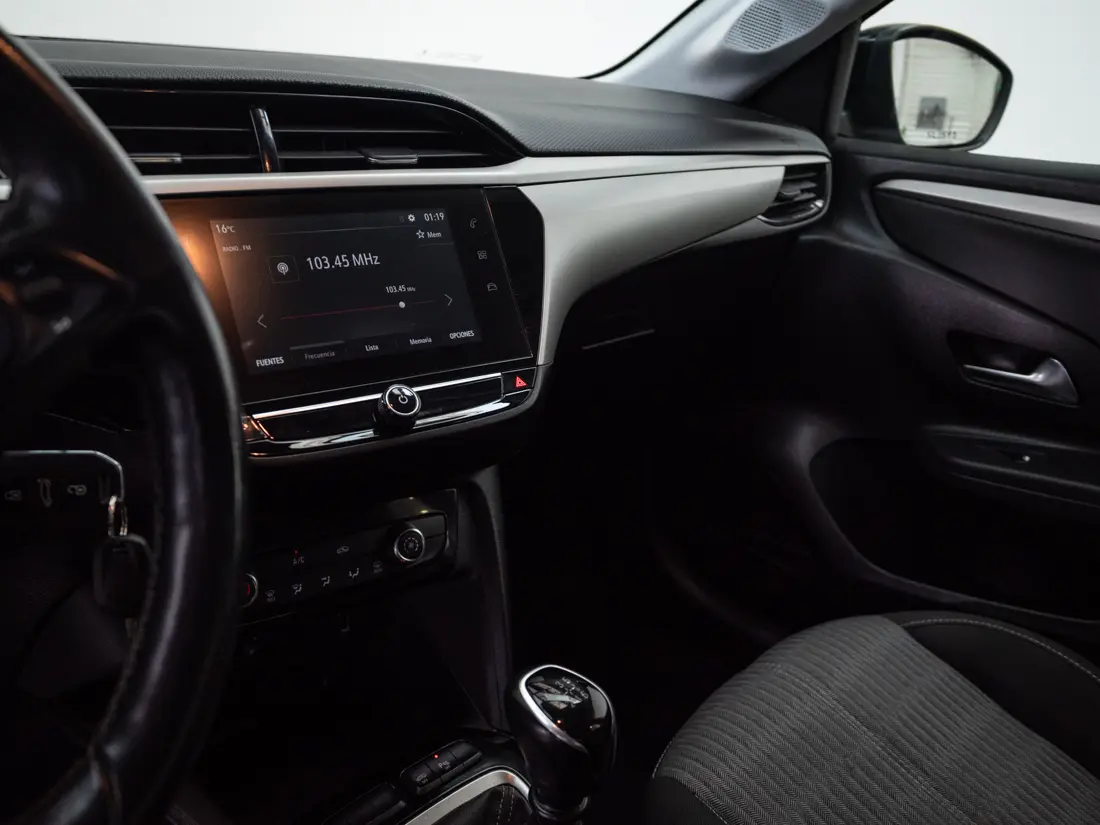 Opel Corsa — foto 10 de 20
