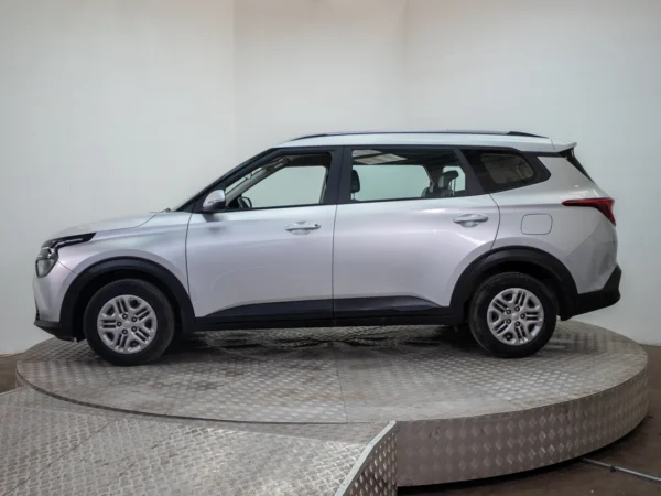 Kia CARENS 2023 usado — Pompeyo Carrasco — foto 3