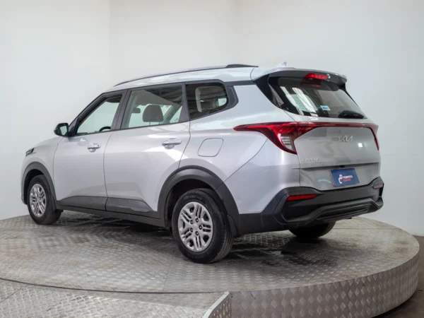 Kia CARENS 2023 usado — Pompeyo Carrasco — foto 4