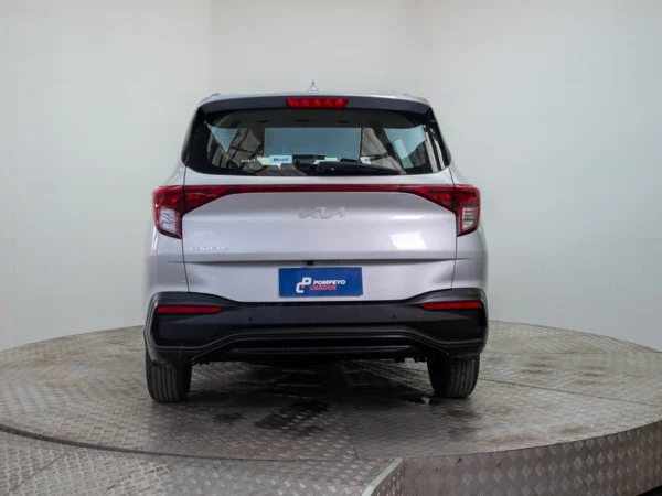 Kia CARENS 2023 usado — Pompeyo Carrasco — foto 5