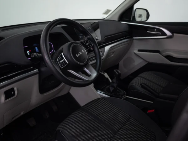 Kia CARENS 2023 usado — Pompeyo Carrasco — foto 10