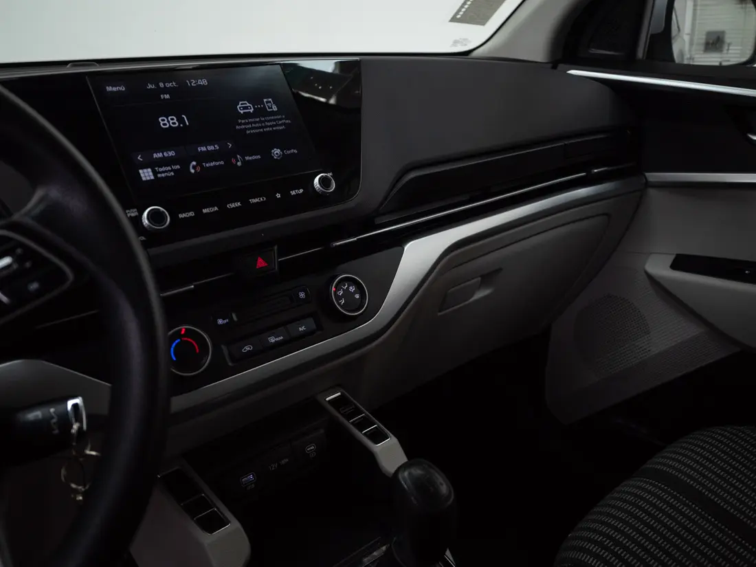 KIA Carens — foto 11 de 18