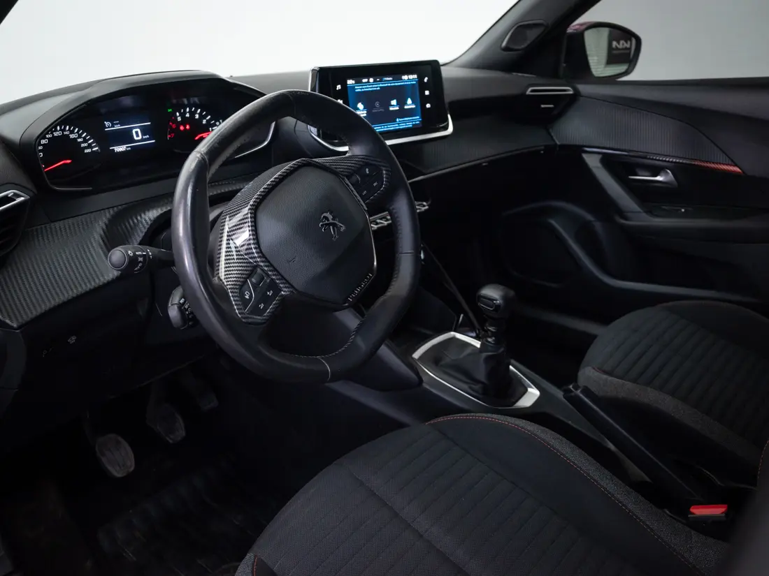 Peugeot New 2008 — foto 10 de 18
