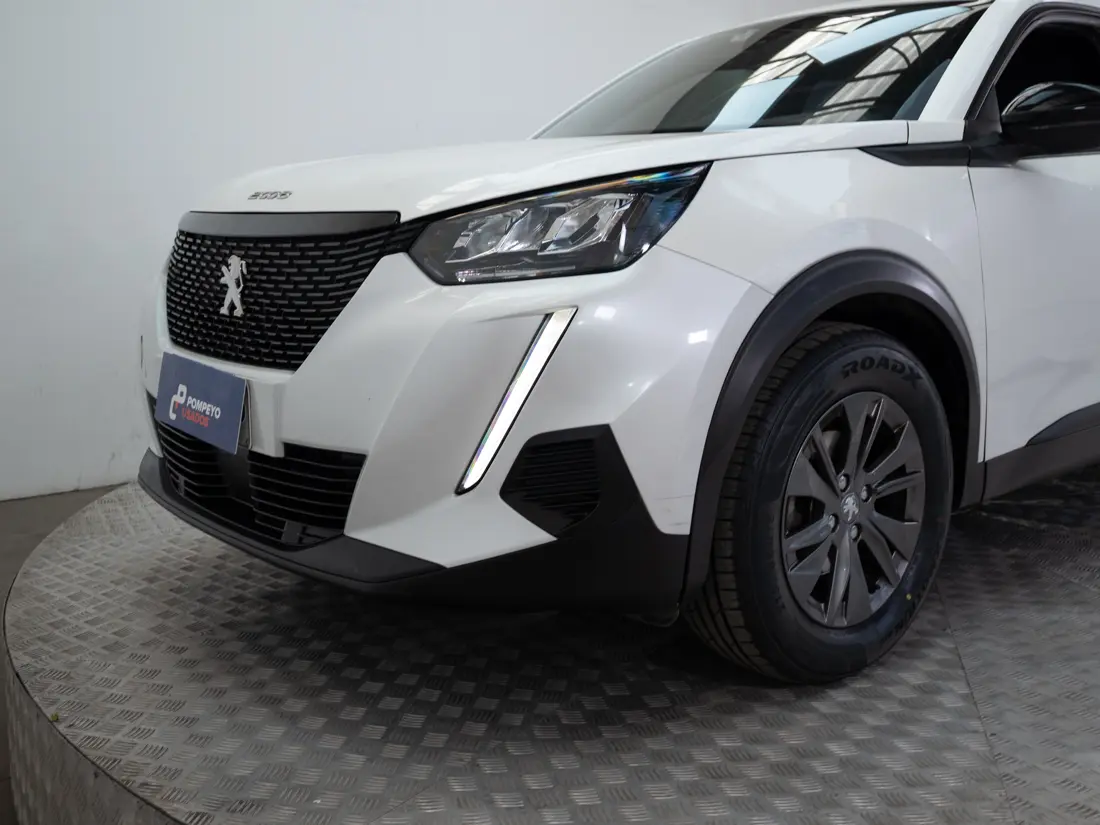 Peugeot New 2008 — foto 17 de 18