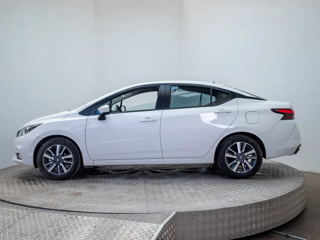 Nissan Versa — foto 3 de 19