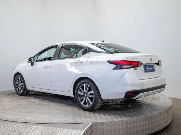 NISSAN VERSA 2023 usado — Pompeyo Carrasco — foto 4