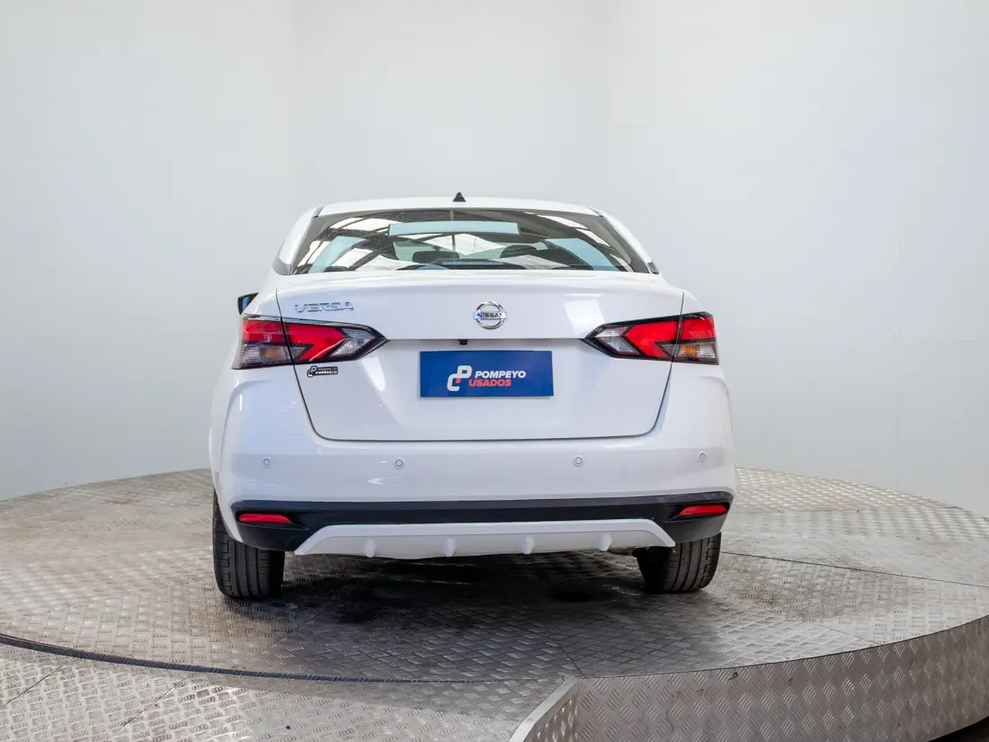 Nissan Versa — foto 5 de 19