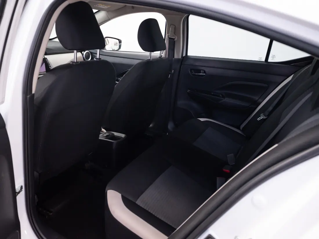 Nissan Versa — foto 13 de 19