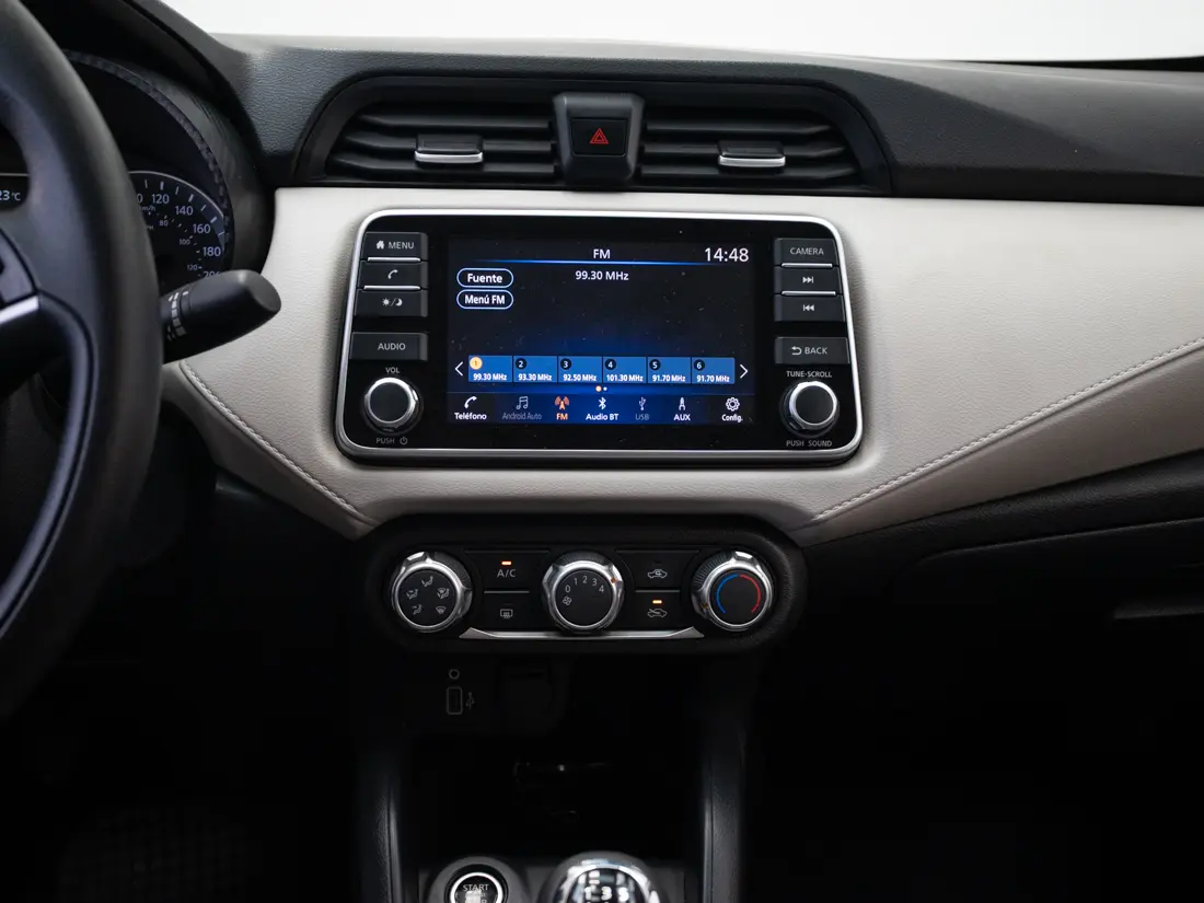Nissan Versa — foto 15 de 19