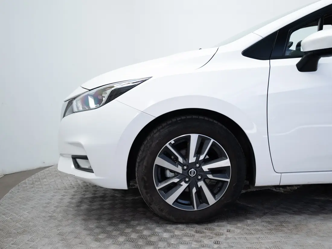 Nissan Versa — foto 16 de 19