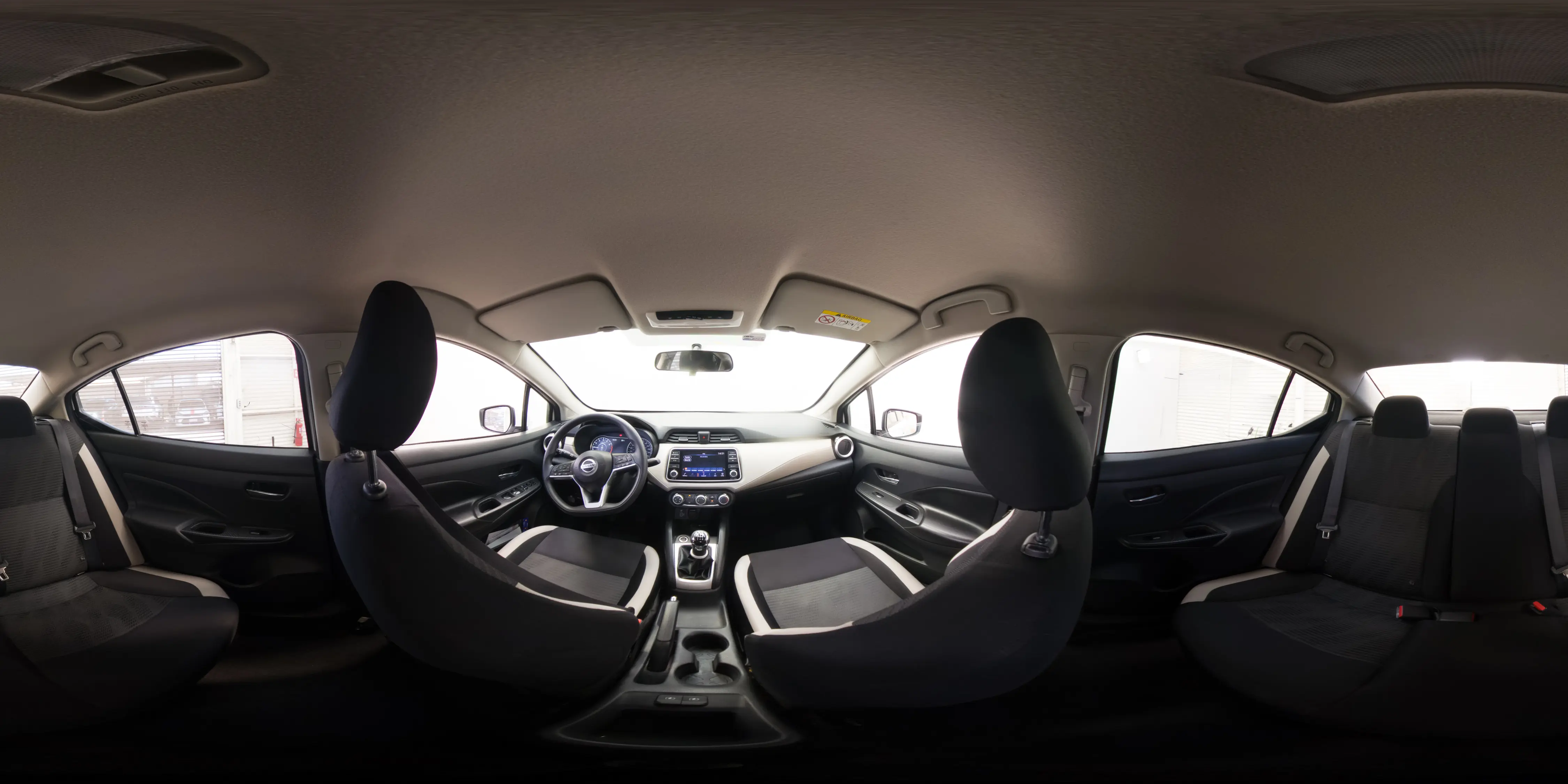 Nissan Versa — foto 19 de 19