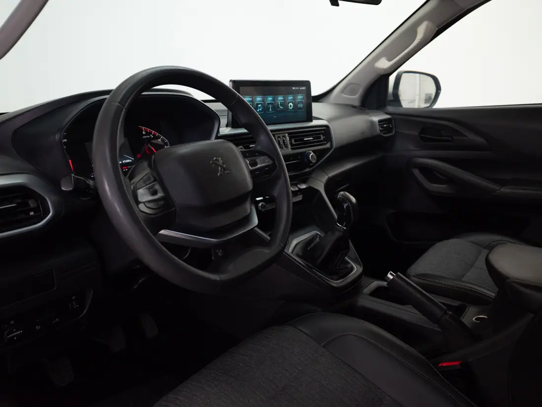 Peugeot Landtrek — foto 9 de 17
