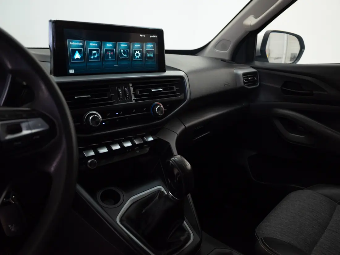 Peugeot Landtrek — foto 10 de 17