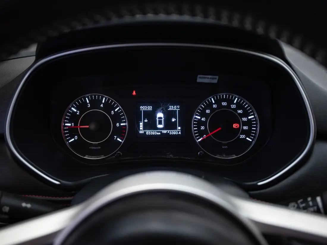DFSK Suv500 — foto 12 de 18