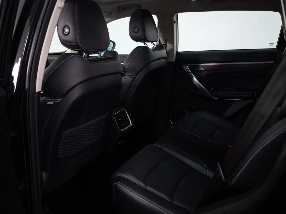 Geely Azkarra — foto 13 de 19