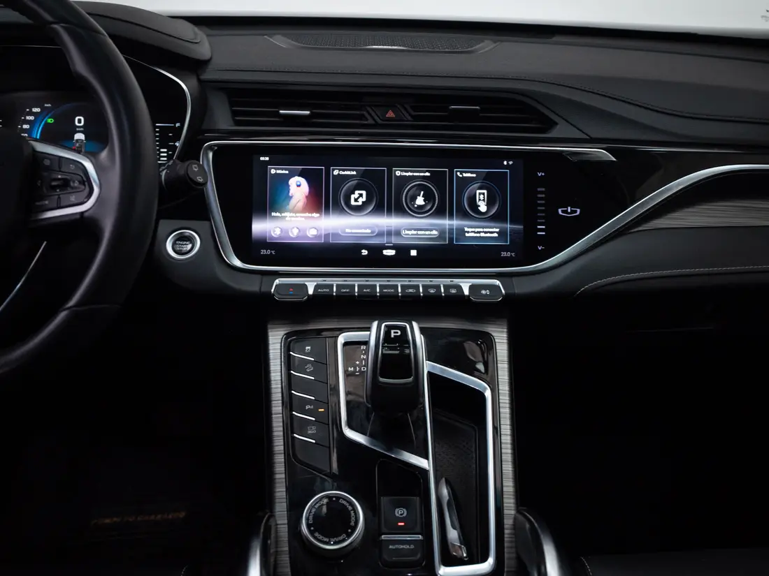 Geely Azkarra — foto 15 de 19