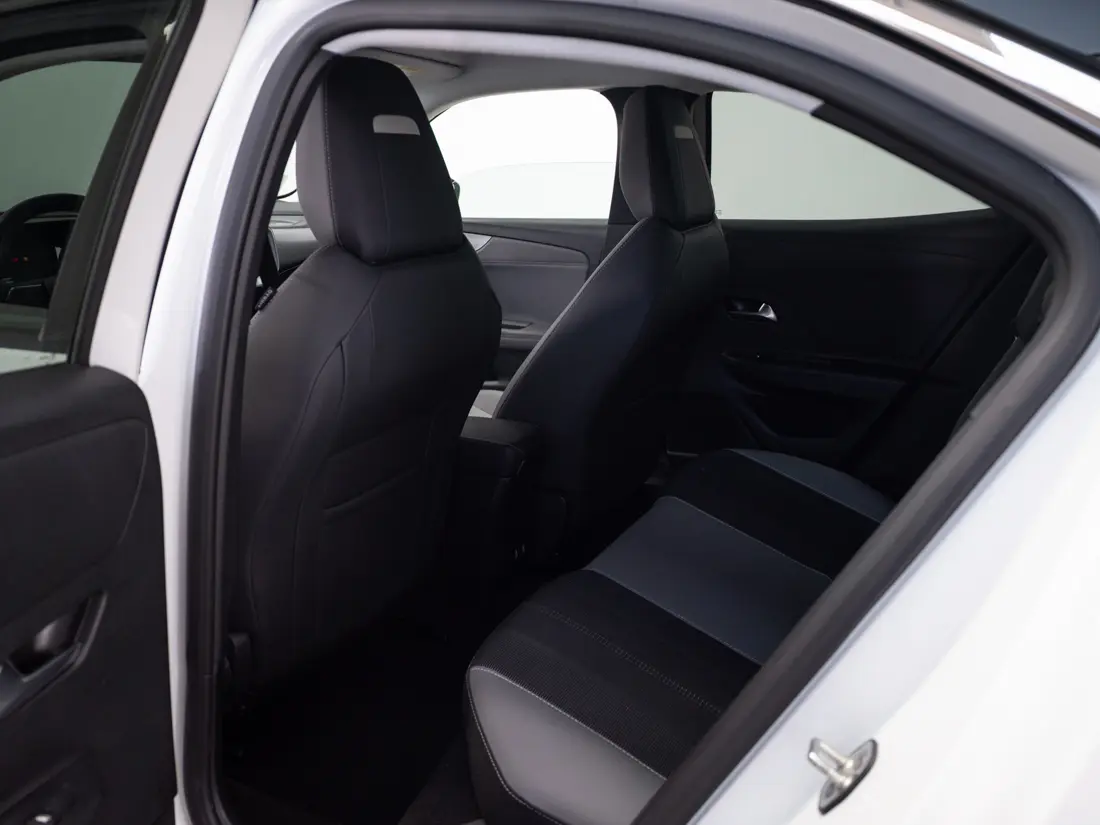 Opel Mokka — foto 13 de 19