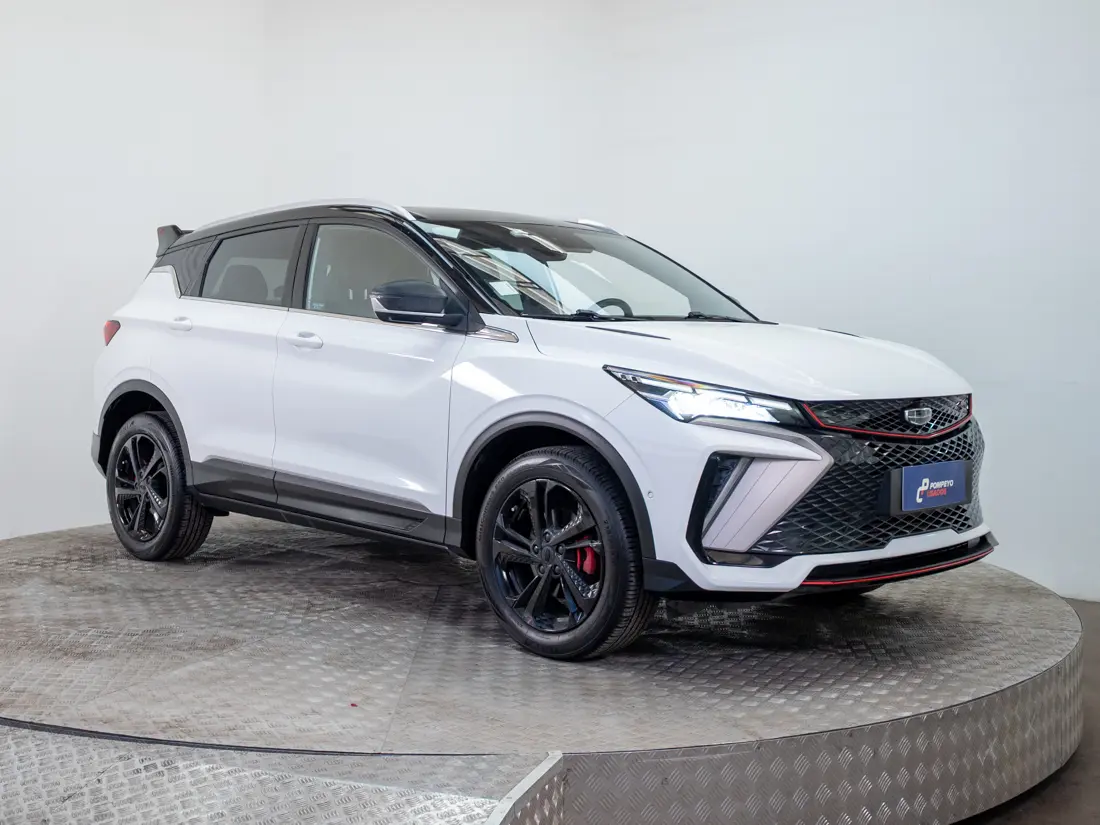 Geely Coolray — foto 8 de 18
