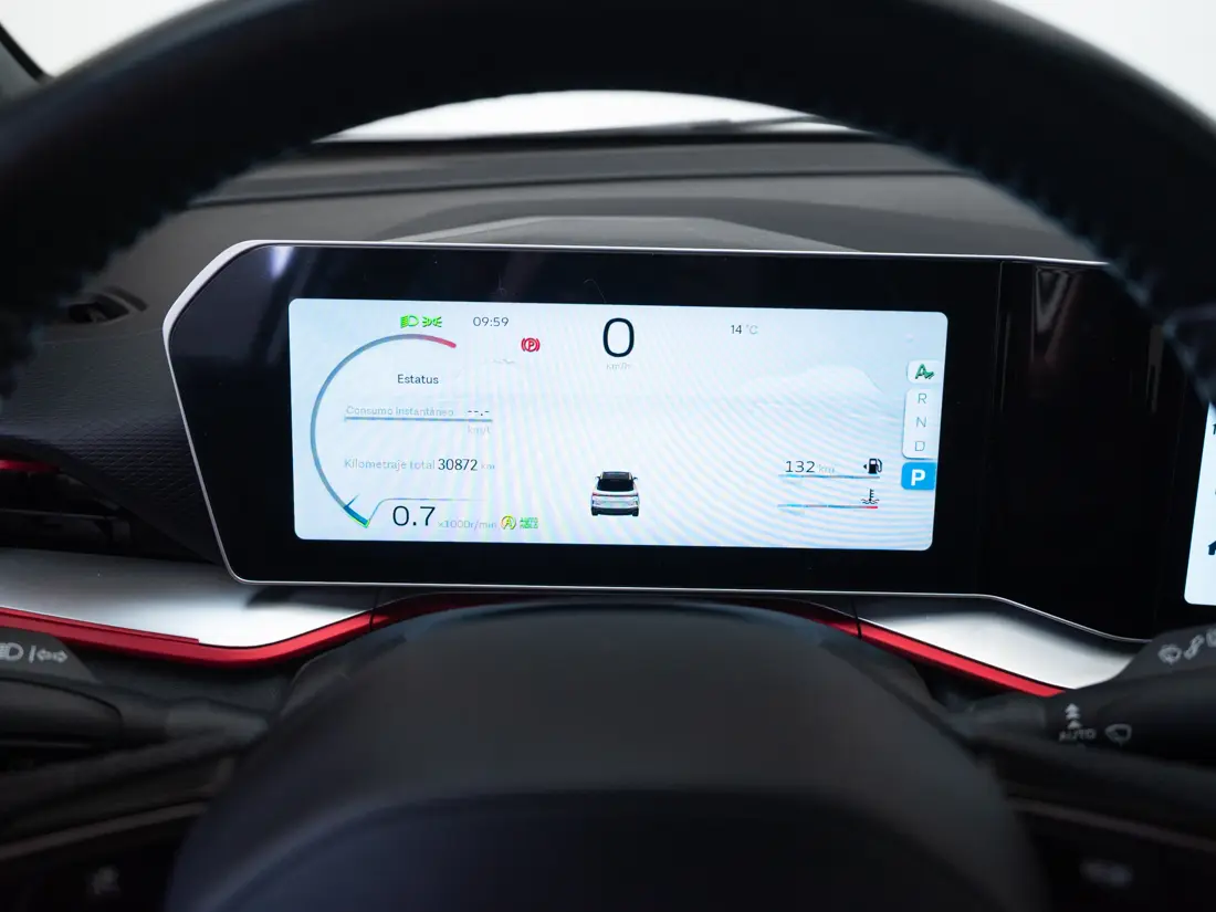 Geely Coolray — foto 12 de 18