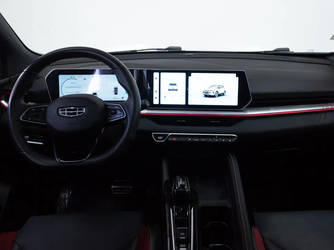 Geely Coolray — foto 14 de 18