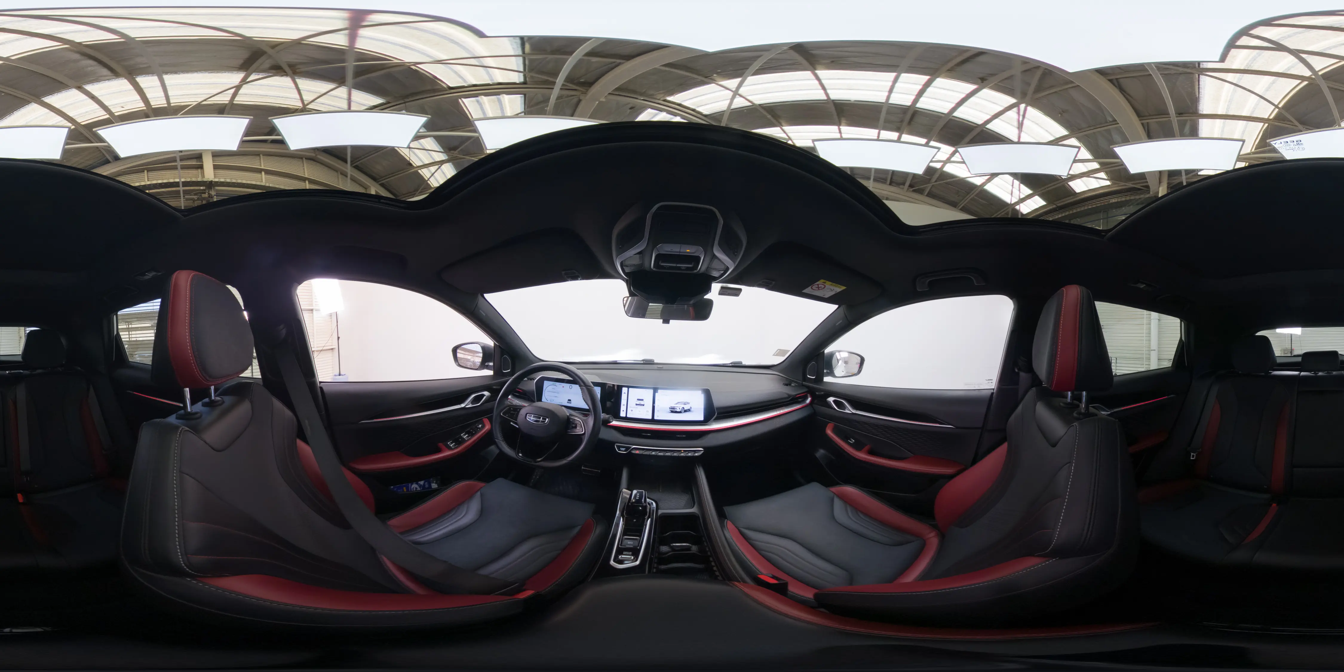 Geely Coolray — foto 18 de 18