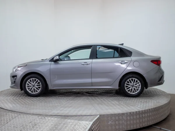 Kia RIO 4 2023 usado — Pompeyo Carrasco — foto 3