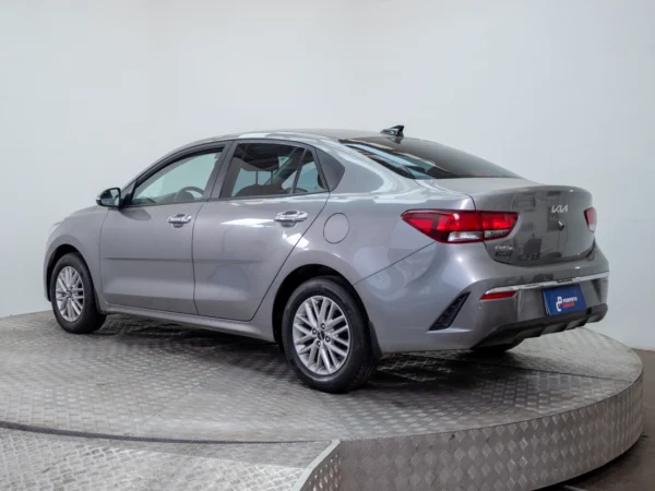 Kia RIO 4 2023 usado — Pompeyo Carrasco — foto 4