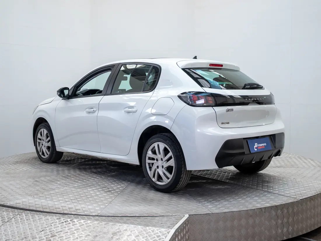 Peugeot 208 — foto 4 de 19