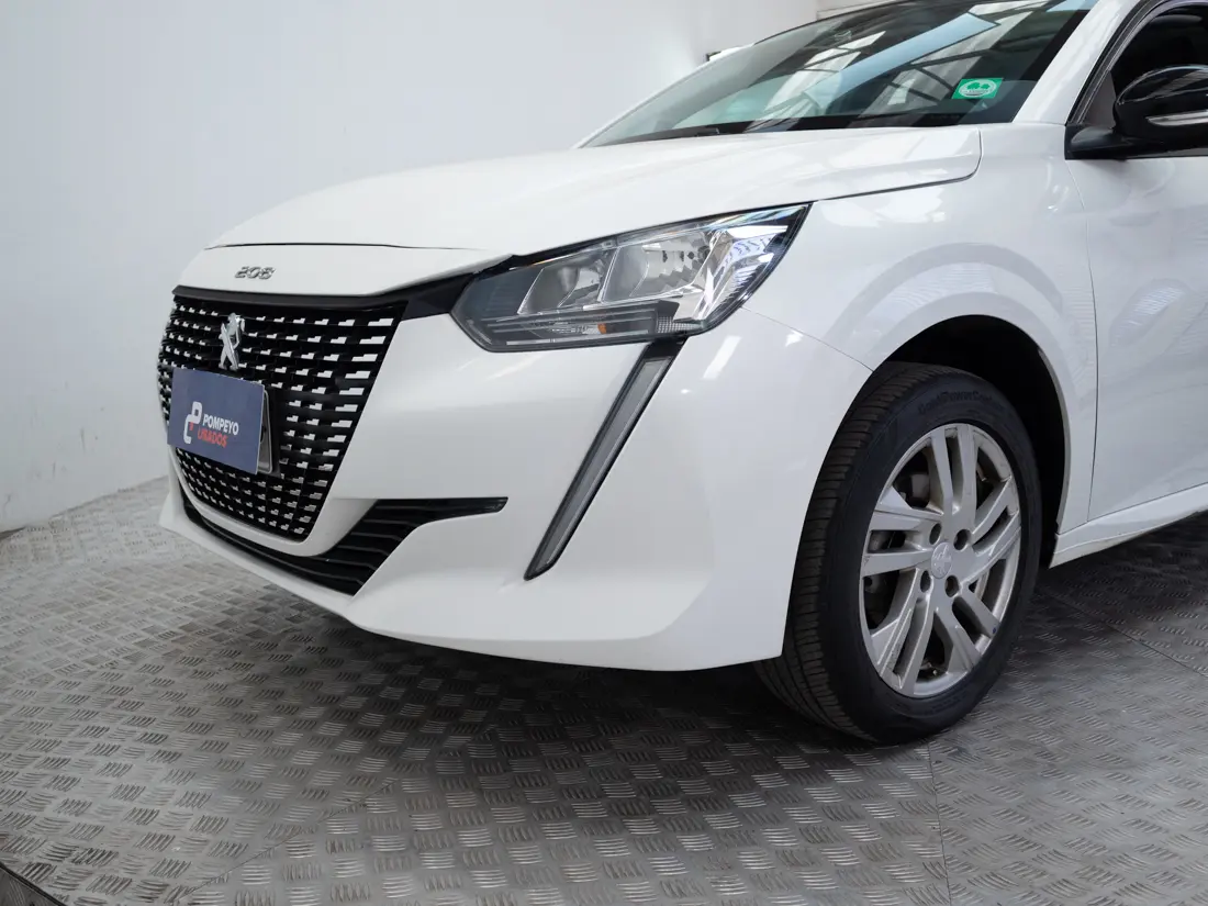 Peugeot 208 — foto 17 de 19
