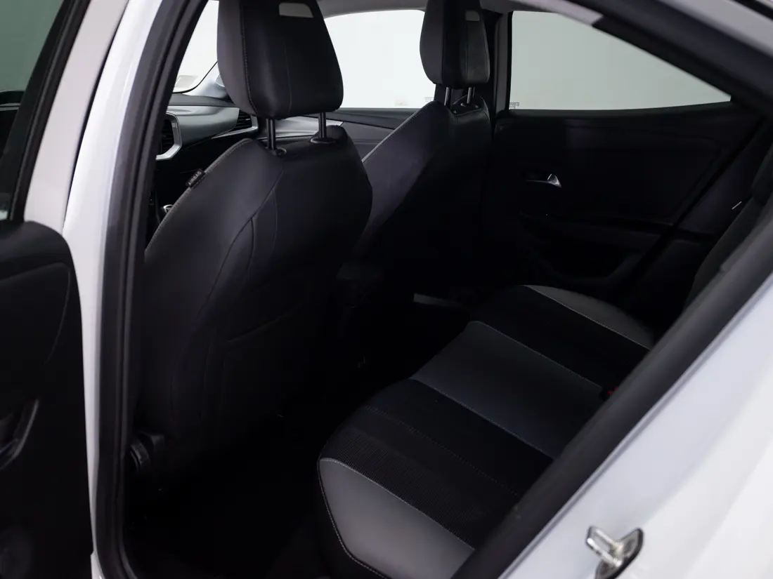 Opel Mokka — foto 13 de 18