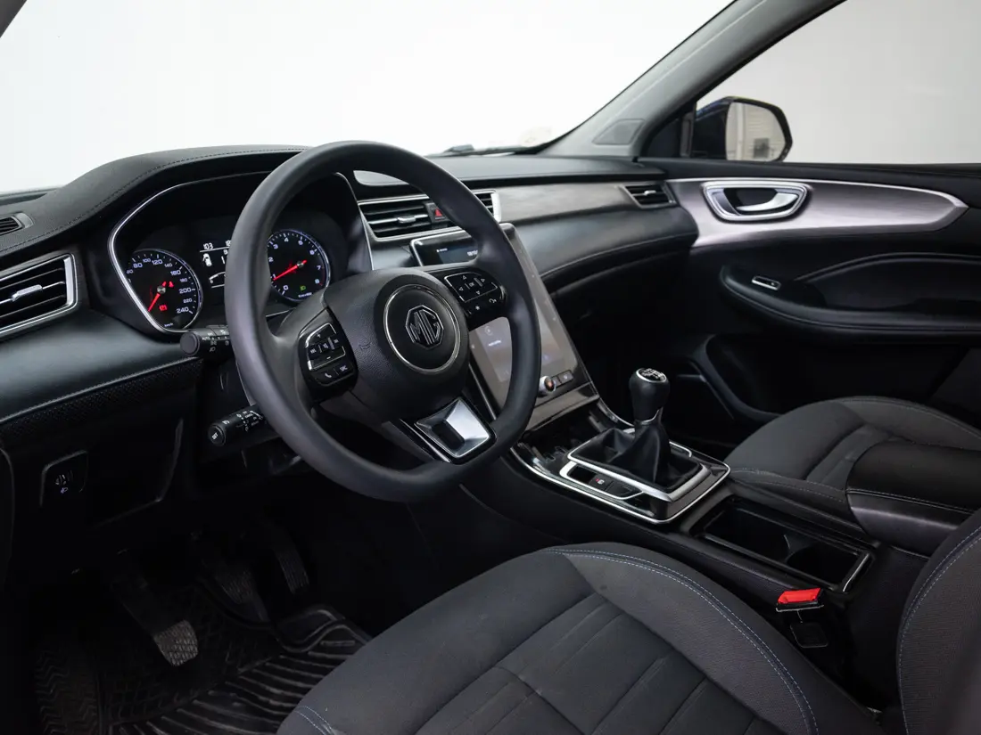 MG RX5 1.5T COM 2WD MT 5P 2024